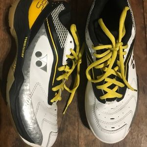 Yonex (badminton shoes US size 6)